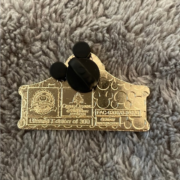 Limited edition Shanghai Disney Grand Opening Carousel pin - Picture 2 of 2